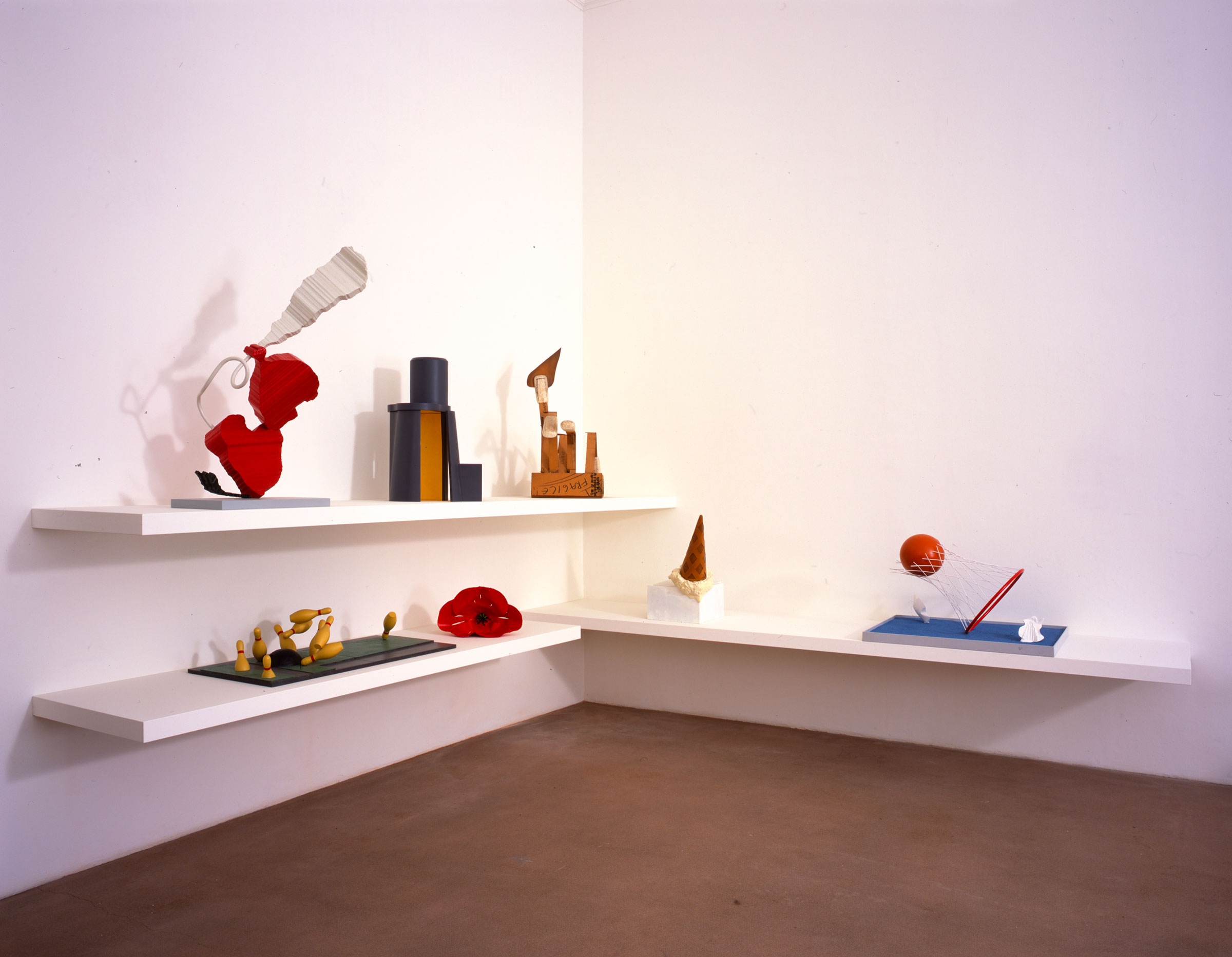 u0022Claes Oldenburg Coosje van Bruggen. Scultura per caso / Sculpture by the Wayu0022, veduta espositiva 